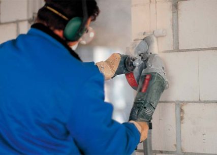 Демонтаж-газобетонных перегородок на производстве