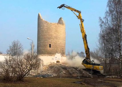 Демонтаж водонапорной башни на производстве