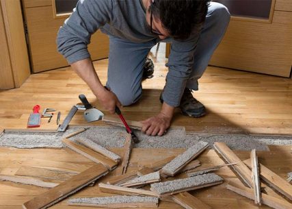 демонтаж паркета в доме