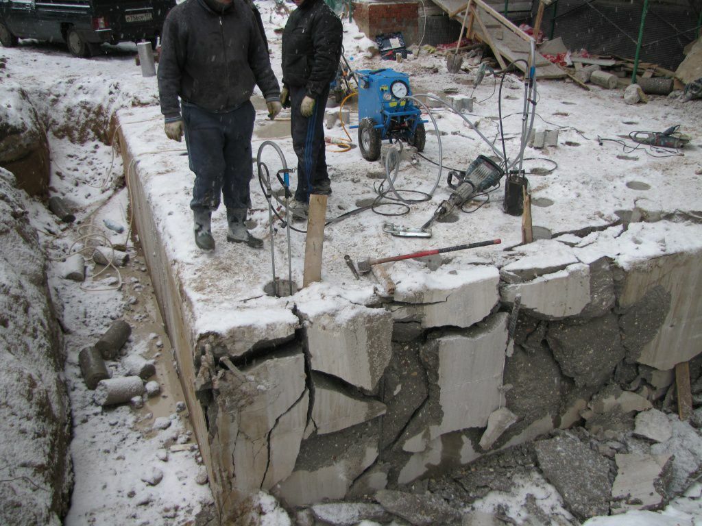 Качественный демонтаж бетонного фундамента 