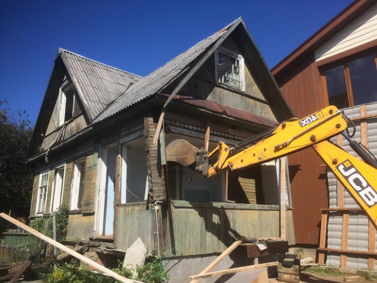профессиональный демонтаж деревянного дома 